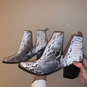 BRAND NEW JEFFREY CAMPBELL! Snake skin boo…